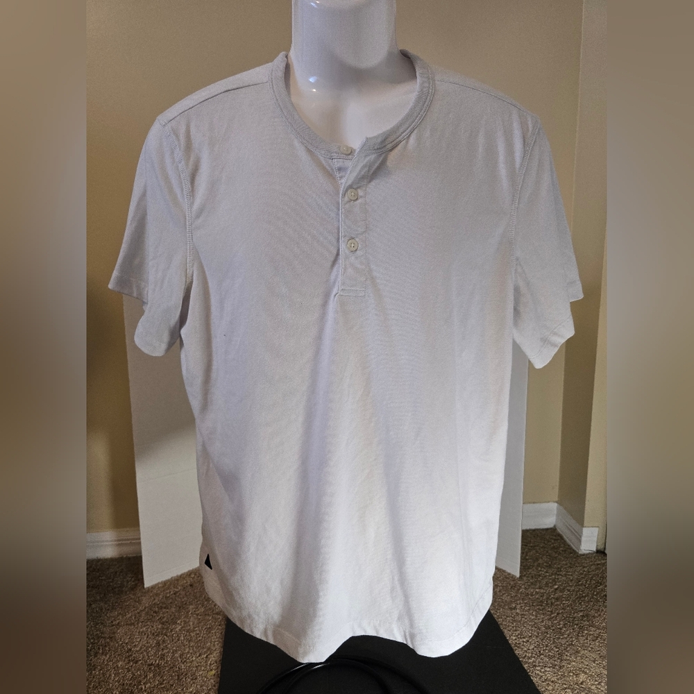 UNTUCKit Light Gray Henley Shirt